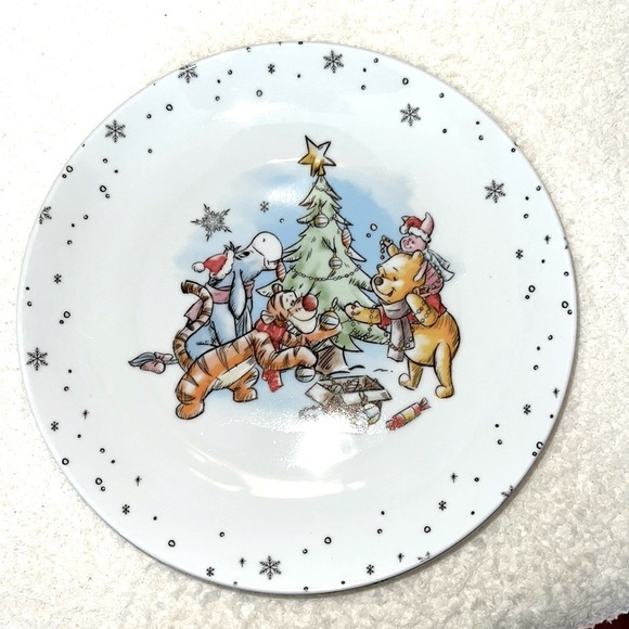 Disney Dining Two Winnie The Pooh Christmas Dinner Dishes Set Of 2